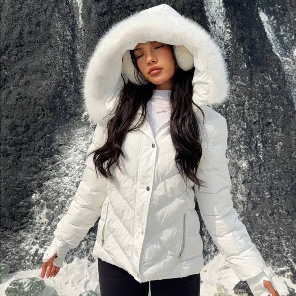 NWOT!!! ☀️ ❄️White Fur Trim Hooded Coat❄️